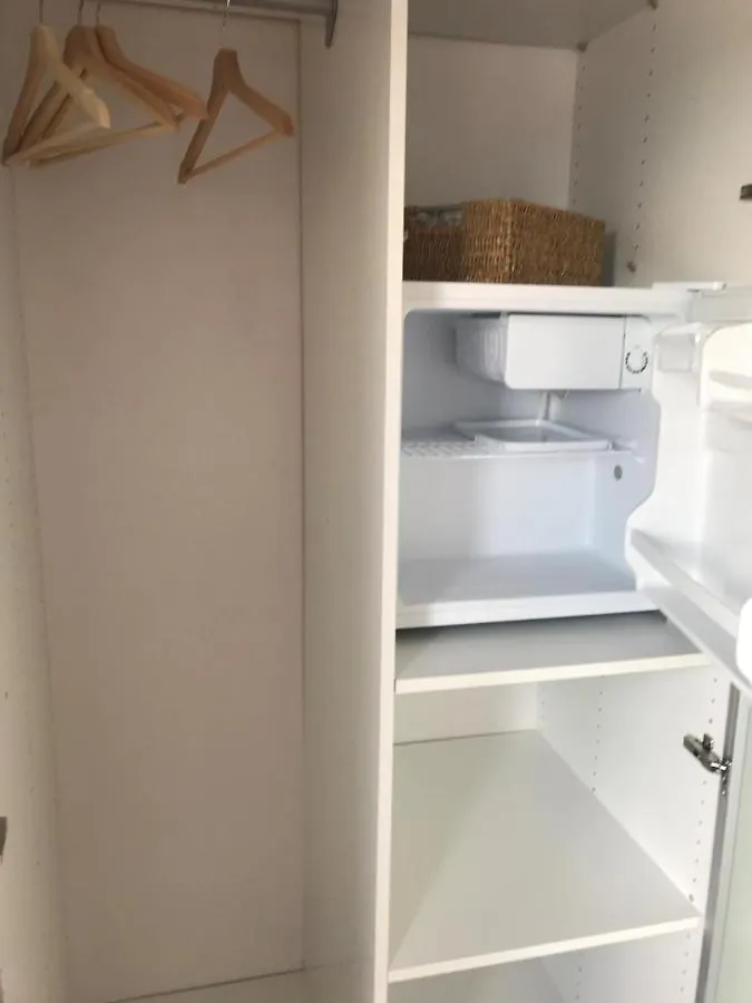 B&B de boomhut Rotterdam 0*,  Nederland
